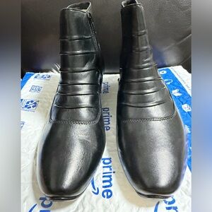 Josef Seibel Black leather ankle boots